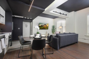 Stylish HighRise 2BD On Riverwalk Gym Free Parking